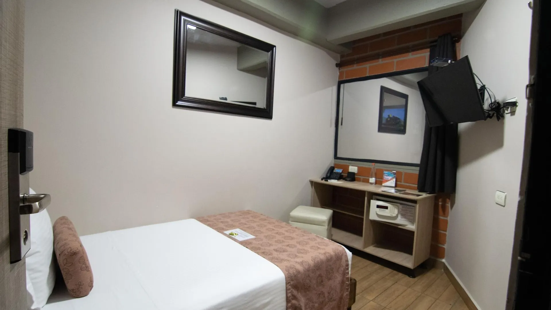 Hotel Provenza Garden Medellin 3*,  Colombia